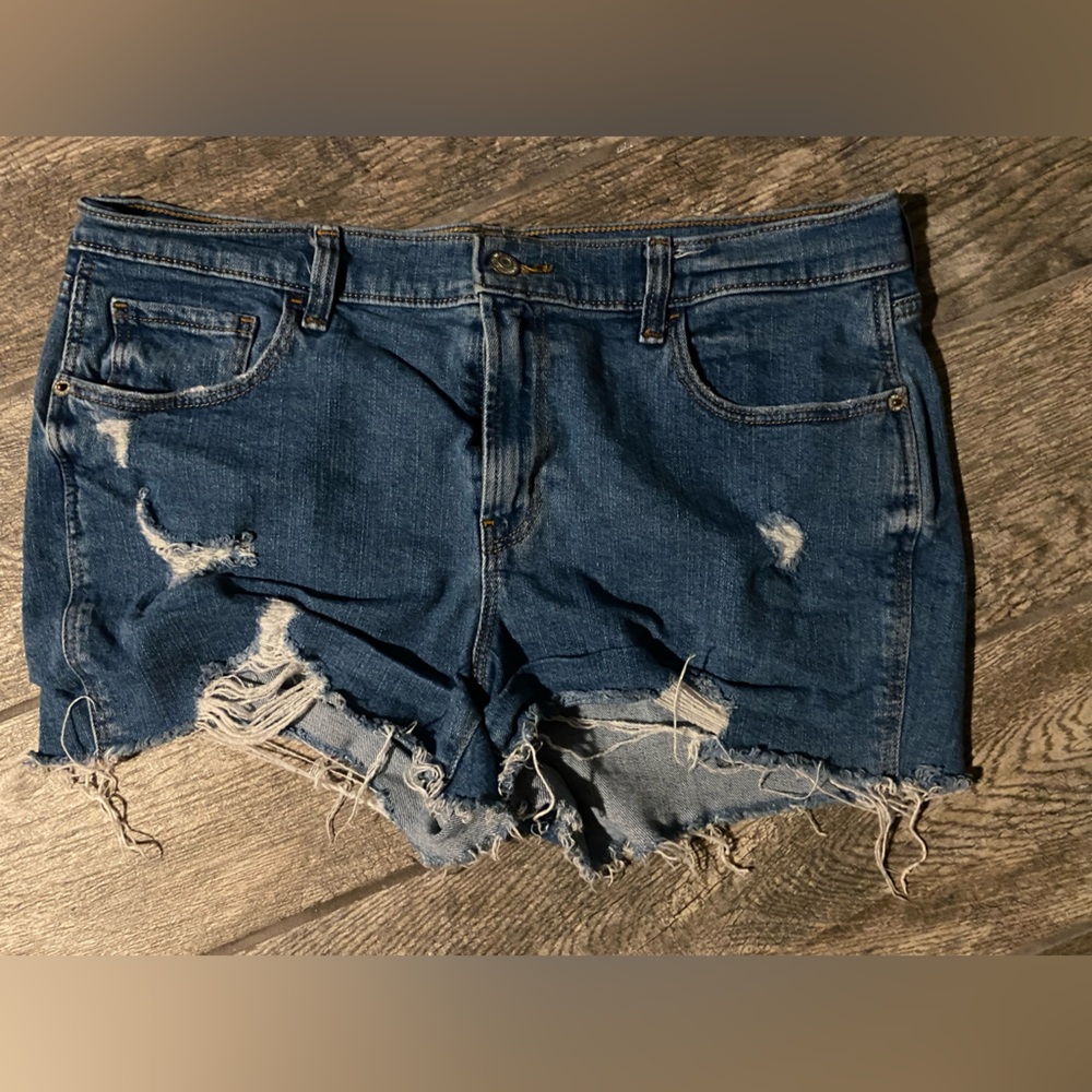 Old Navy Distressed Denim Boyfriend Mid-Rise Short size 12